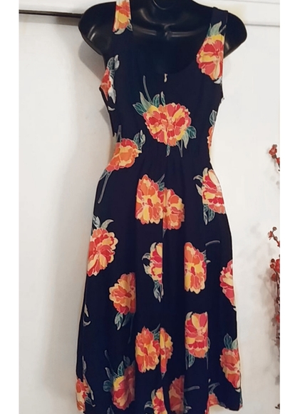 Dress - Picture 3 of 3